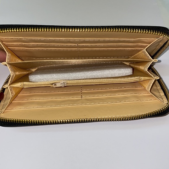 Black gold zipper and bow wallet - Picture 5 of 5